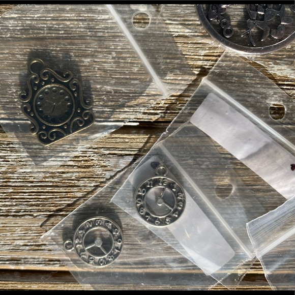 Clocks Charms Findings - Picture 2 of 8